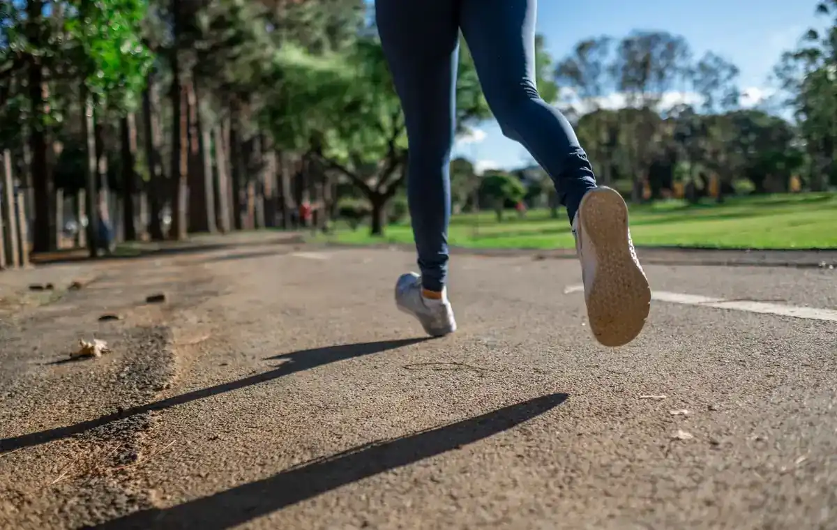 Runner finishing a city race